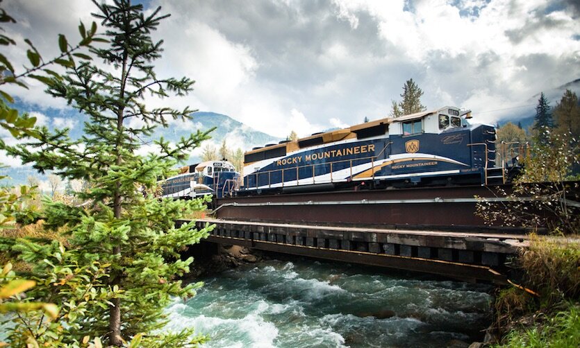 Rocky Mountaineer am Albert Canyon in der Nähe des Glacier National Park.