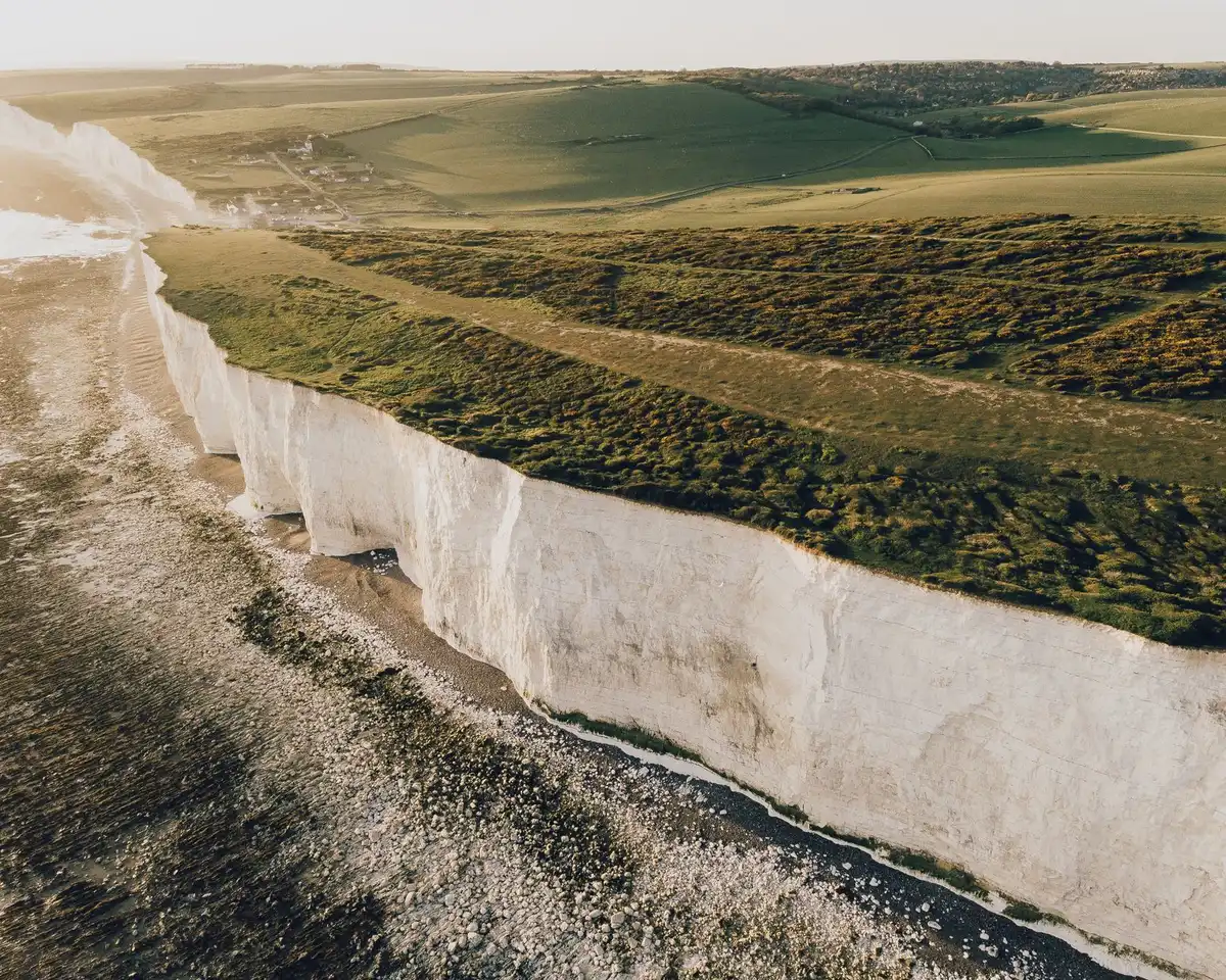 Spektakuläre weiße Kreidefelsen von Møns Klint an der dänischen Küste