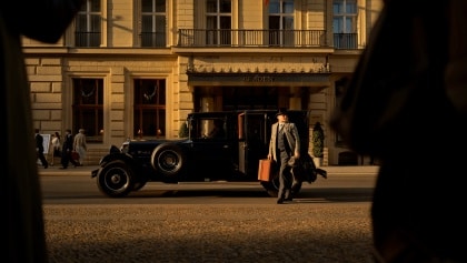 Außenaufnahme Hotel Adlon Kempinski Berlin, Blick aufs Brandenburger Tor