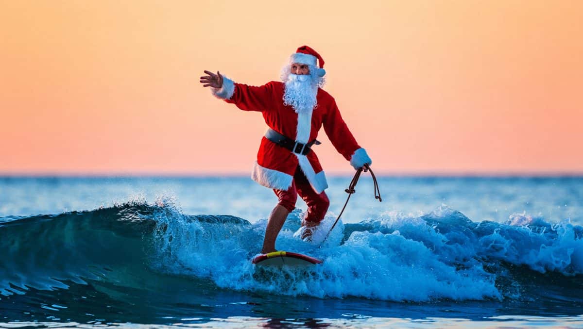 Das Christkind kennen Sie – aber auch den surfenden Santa?