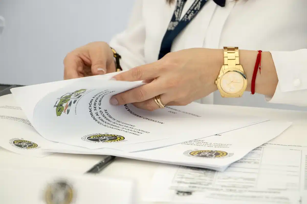 Aufgelegte Unterlagen zur Preisindex‑Berechnung in einer Sitzung