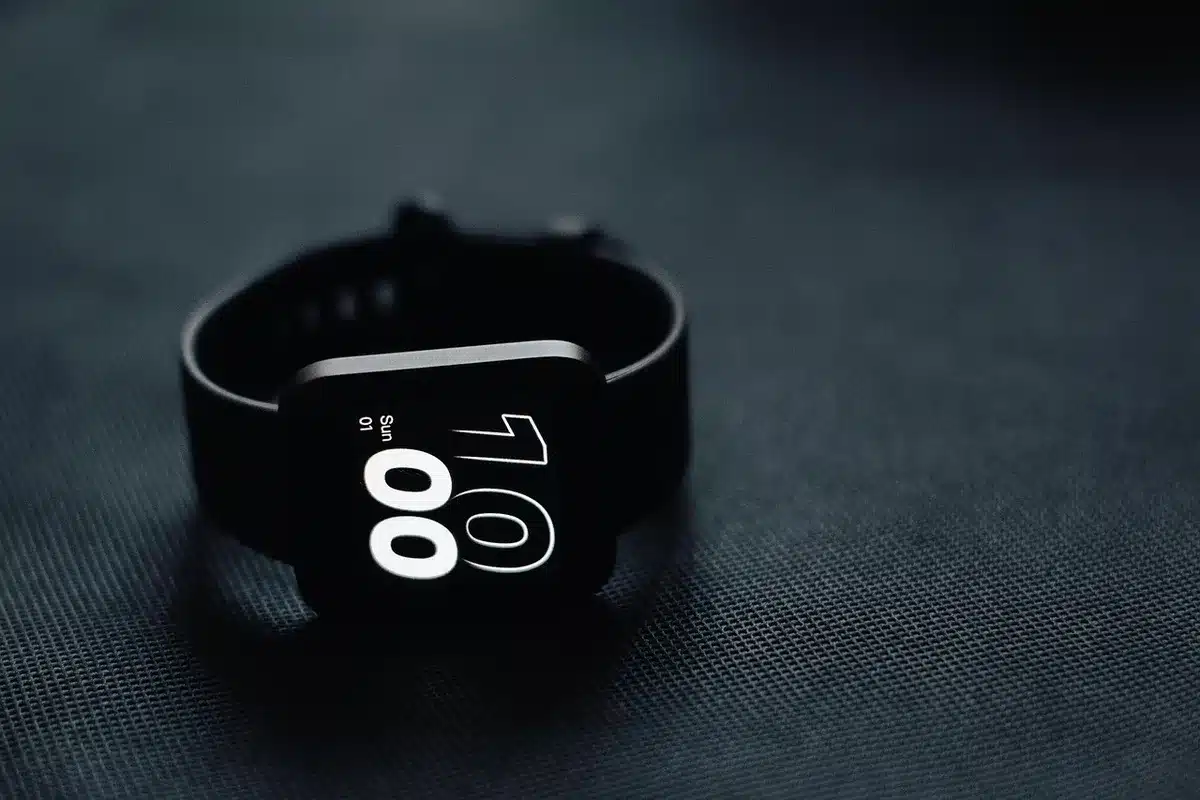 Smartwatch-Display mit Schlaf- und Erholungsdiagrammen