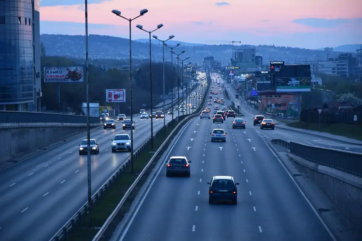 Karte mit markierten Autobahnachsen und stark befahrenen Routen