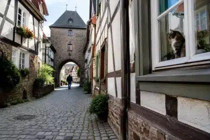 Herbstziel: Verstecktes französisches Mittelalderdorf lohnt einen Besuch