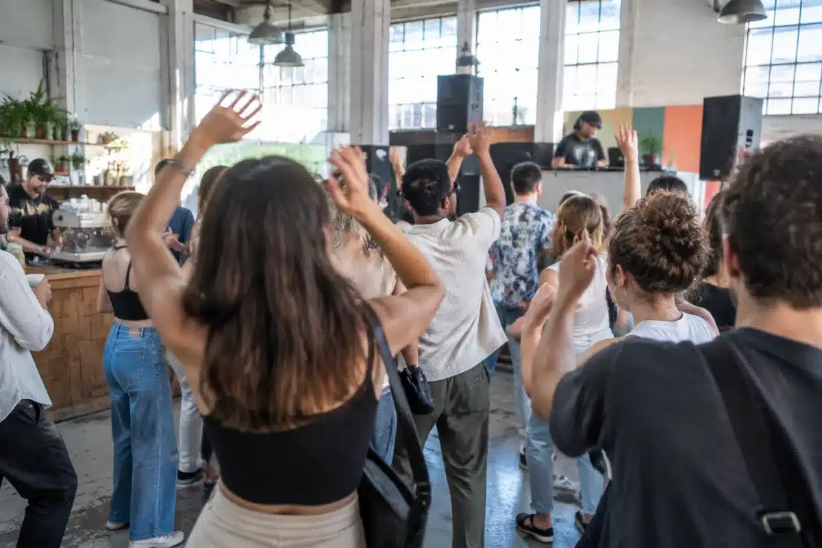 Sober Raves verändern die Clubszene — was alkoholfreie Partys bewirken